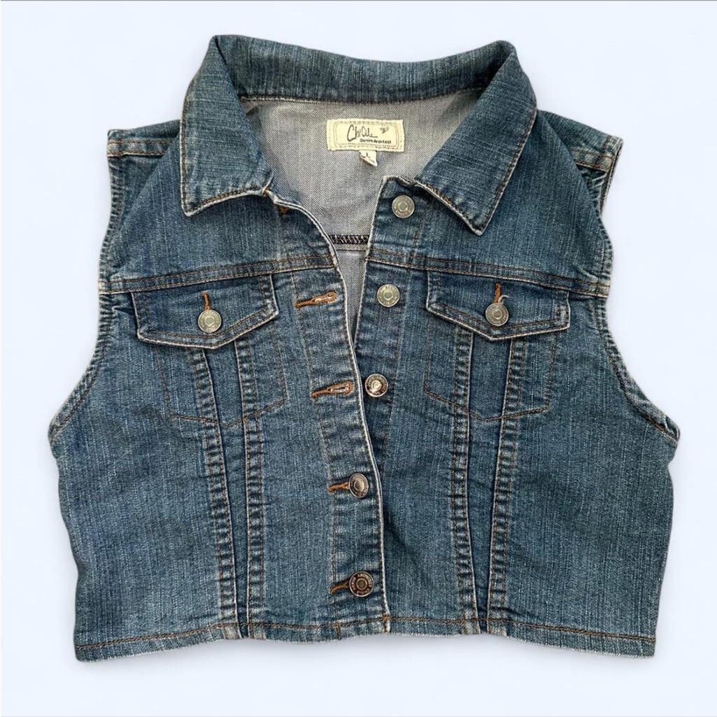 Vintage-Like Denim Vest With Silver Button